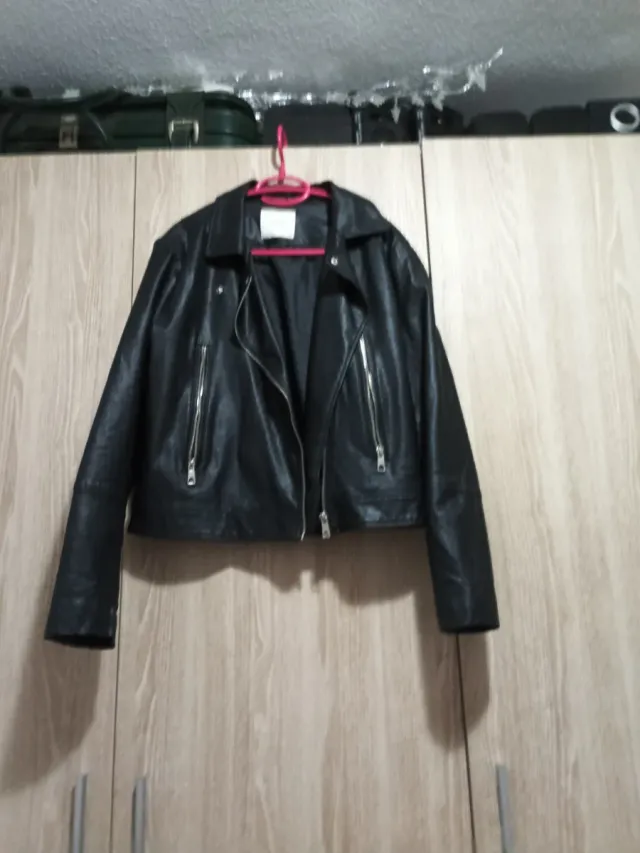 Chaqueta de cuero negra