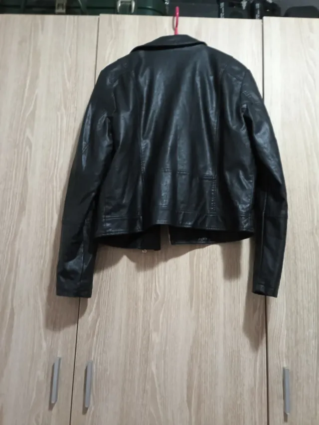 Chaqueta de cuero negra