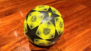 Balón de fútbol réplica Munich 25