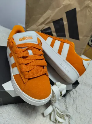 Zapatillas Adidas Naranja y Blanco