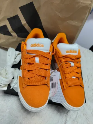 Zapatillas Adidas Naranja y Blanco