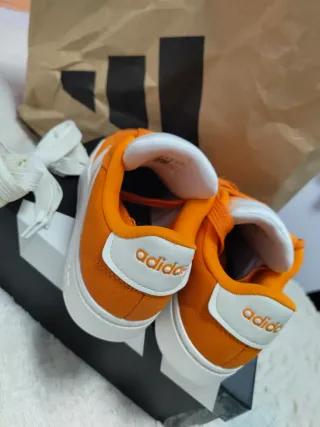 Zapatillas Adidas Naranja y Blanco