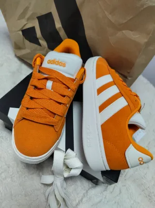 Zapatillas Adidas Naranja y Blanco