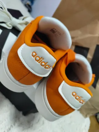 Zapatillas Adidas Naranja y Blanco