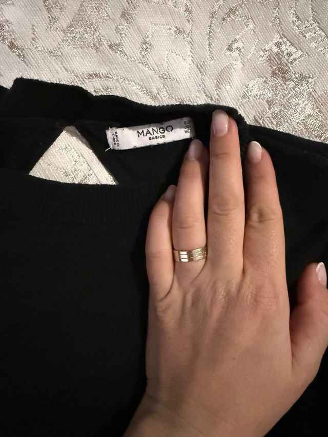 Jersey negro con abertura en espalda