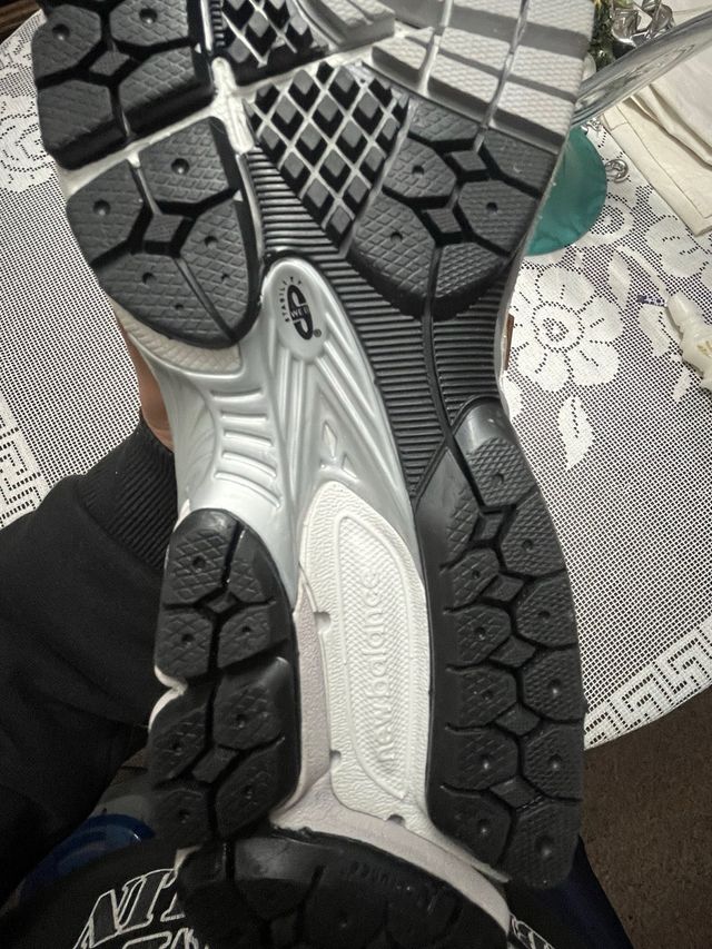 New Balance 1906R Talla 42 Plata/Oro