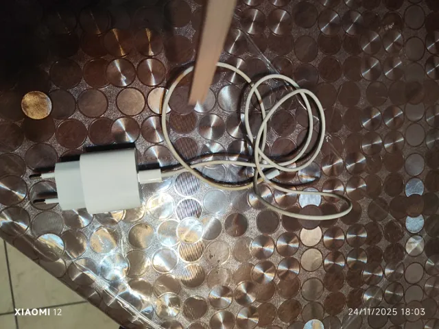 Caricabatterie bianco