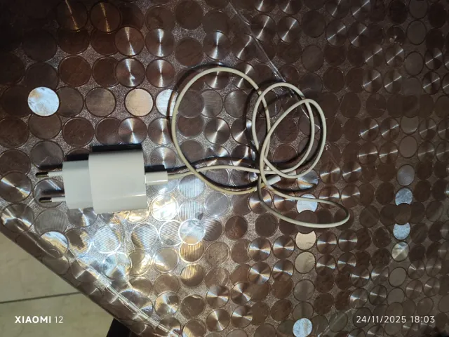 Caricabatterie bianco