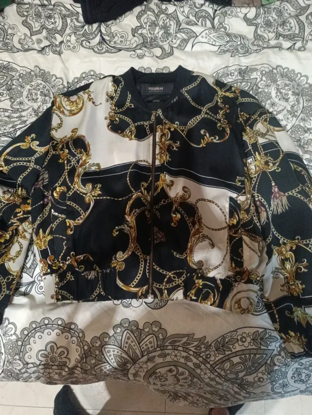Chaqueta Bomber Pull&Bear Estampado Barroco