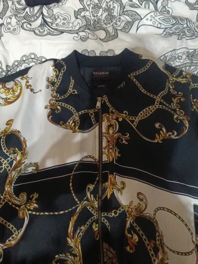 Chaqueta Bomber Pull&Bear Estampado Barroco
