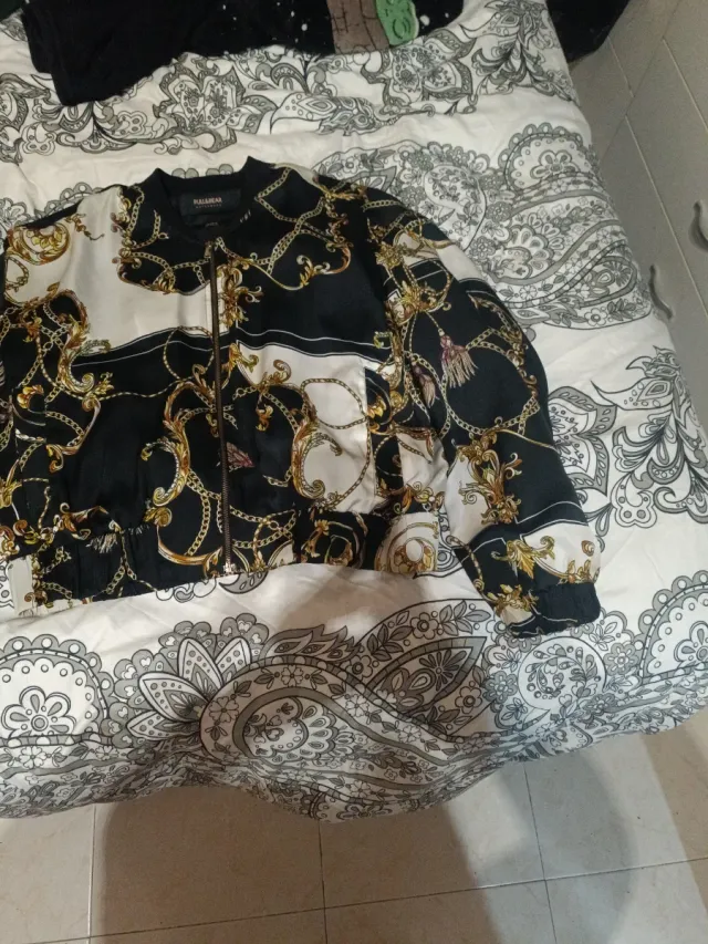 Chaqueta Bomber Pull&Bear Estampado Barroco