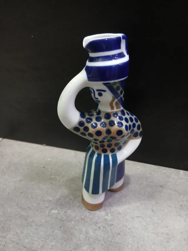 Figura cerámica Sargadelos mujer con cántaro