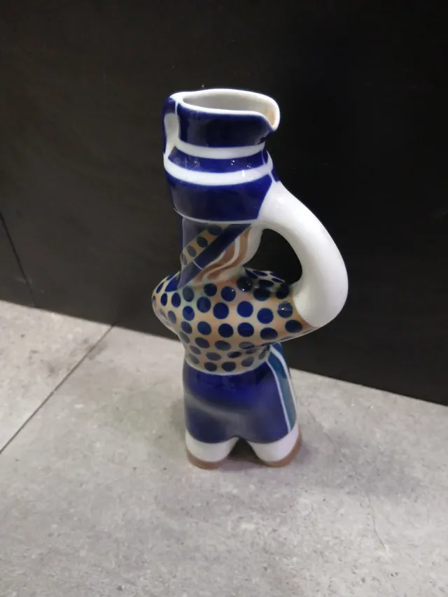 Figura cerámica Sargadelos mujer con cántaro