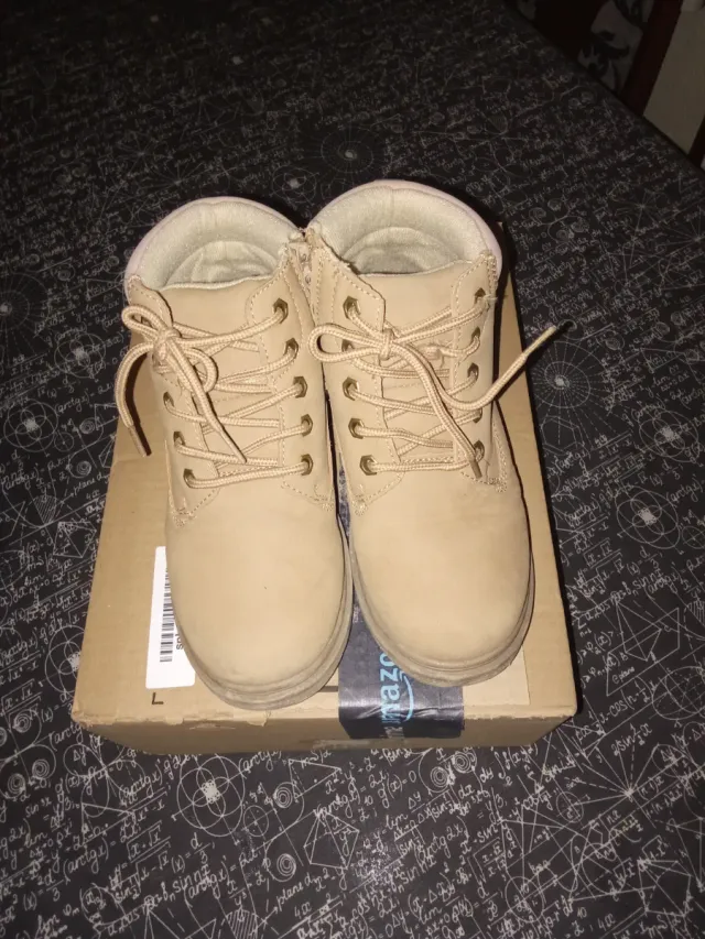 Botas de niña color beige