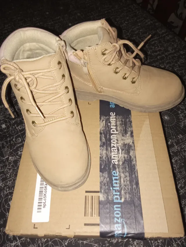 Botas de niña color beige