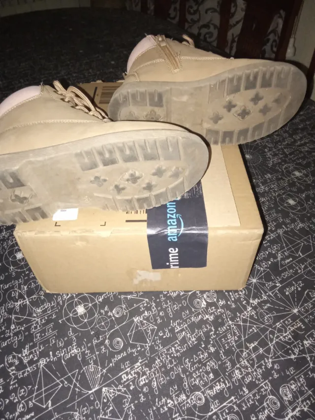 Botas de niña color beige