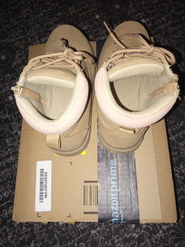 Botas de niña color beige