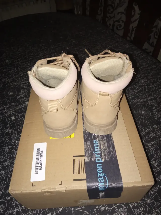 Botas de niña color beige