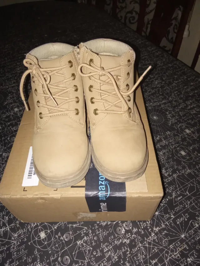 Botas de niña color beige