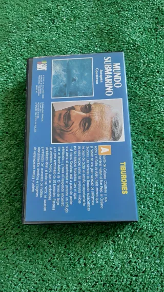 Cinta VHS Mundo Submarino Tiburones Cousteau
