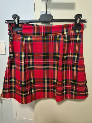 Gonna tartan corta con bottoni dorati