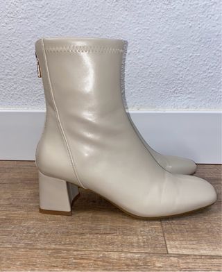 Botines beige tacón cuadrado