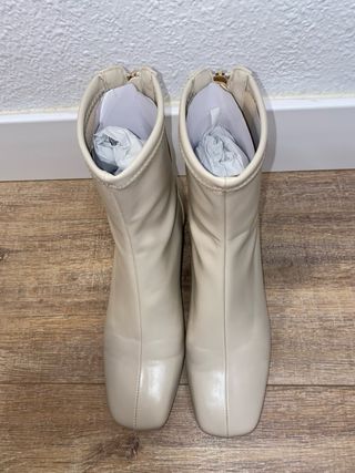 Botines beige tacón cuadrado