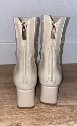 Botines beige tacón cuadrado