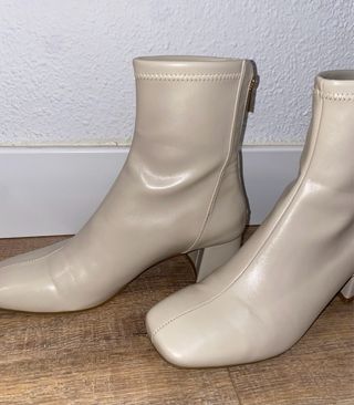 Botines beige tacón cuadrado