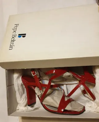 Sandalias charol rojas tacón alto