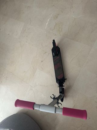 Patinete infantil rosa y negro