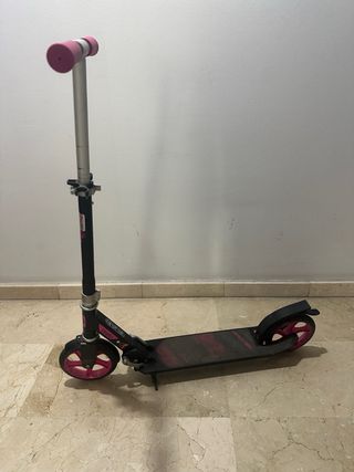 Patinete infantil rosa y negro