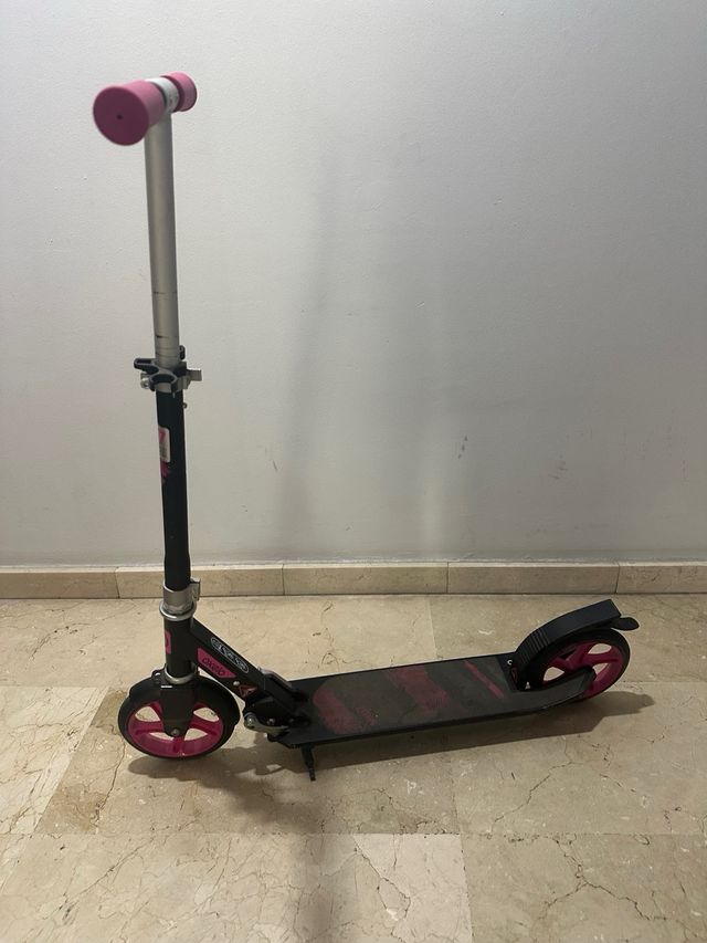 Patinete infantil rosa y negro