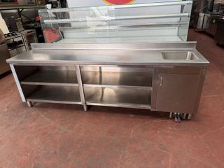 Fregadero Acero Inox. con Estantes y Puerta