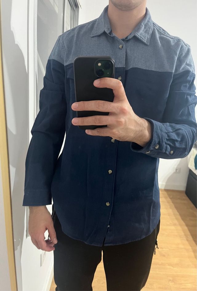 Camisa azul de manga larga