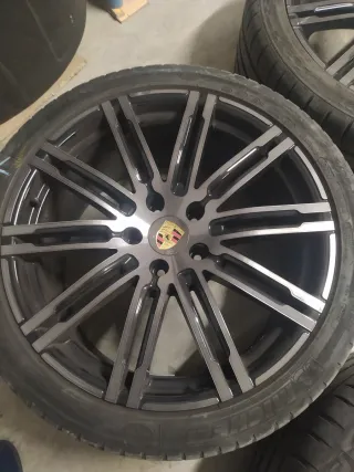 Llantas 21" válidas para Porsche Cayenne.