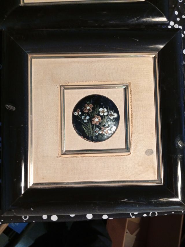 Cuadro Cerámica Flores Madera Negro Dorado