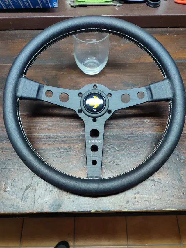 Volante Momo Prototipo Negro