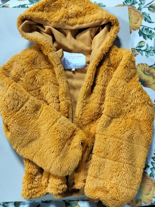 Lote 2 chaquetas: verde Mayoral y amarilla Mo.