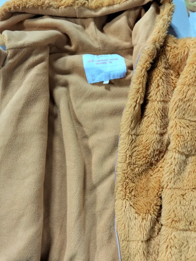 Lote 2 chaquetas: verde Mayoral y amarilla Mo.