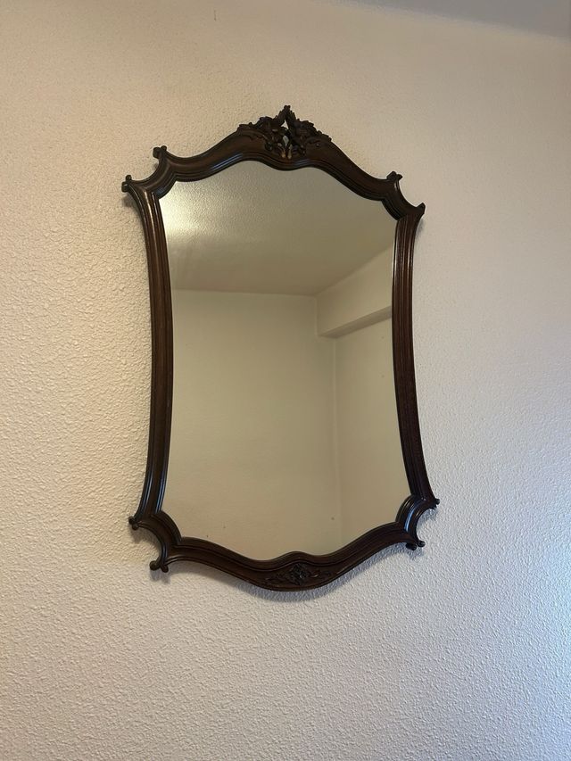 Espejo de madera tallada