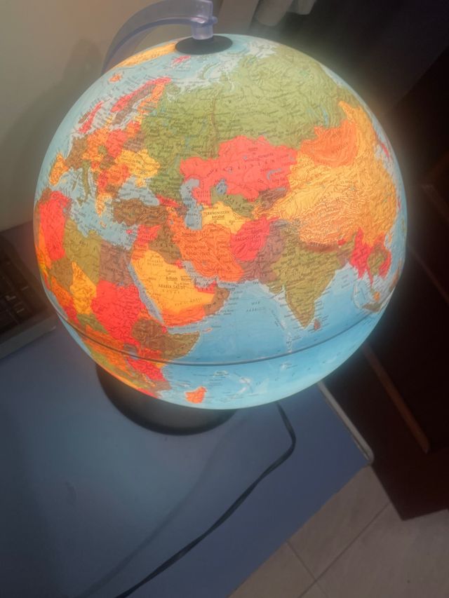 Globo terráqueo decorativo nuevo