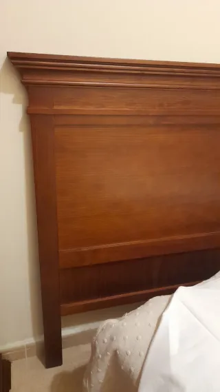 Mesita de noche y Cabecero nuevo madera.
