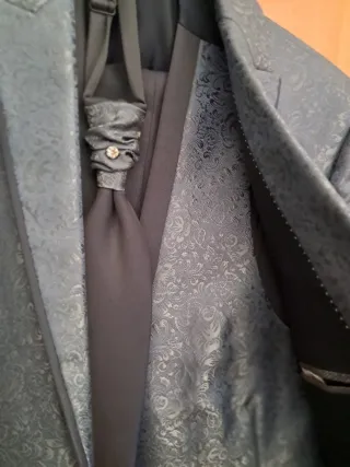 Traje de novio Enzo romano bordado.