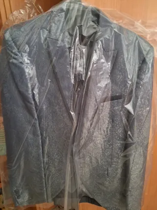 Traje de novio Enzo romano bordado.