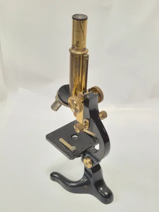 Antiguo microscopio latón siglo XIX