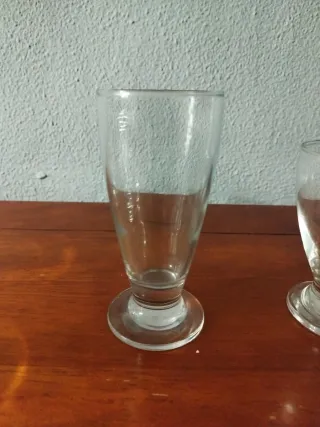 Juego de 12 vasos de cristal.