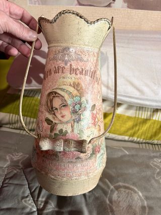 Lechera antigua decorada