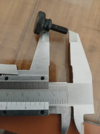 Lote de tornillos moleteados negros 40 tornillos