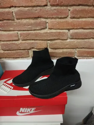 Zapatillas  Negras Talla 38